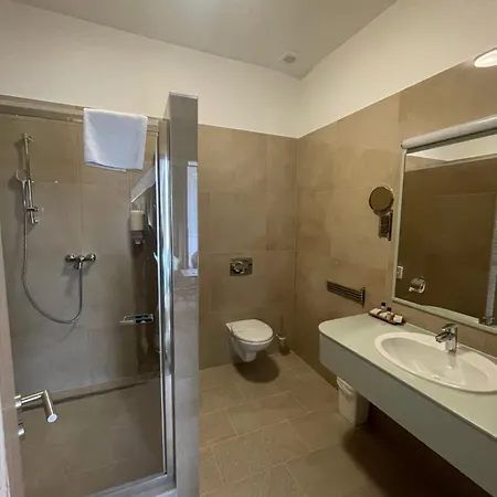 מלון Batthyany Kuria 4*