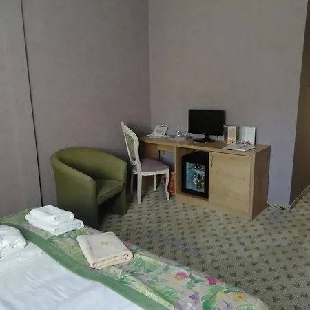 包贾尼库利亚酒店 4*