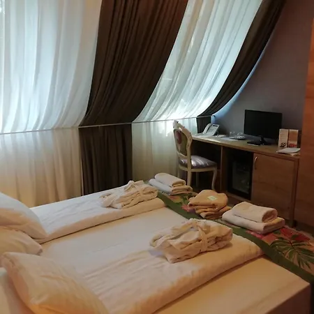 Batthyany Kuria Hotell 4*