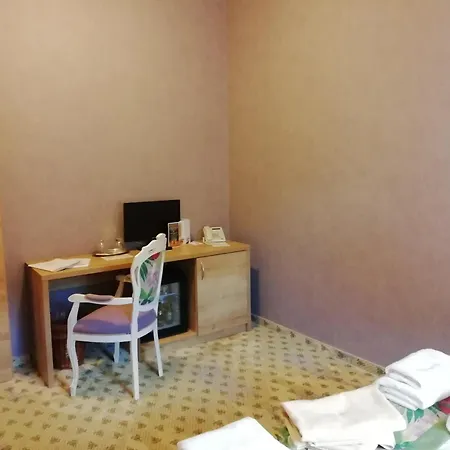 包贾尼库利亚酒店 4*
