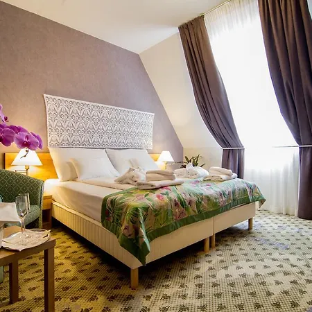 Hotell Batthyany Kuria 4*