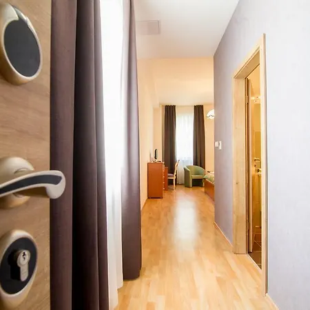 Batthyany Kuria 4*